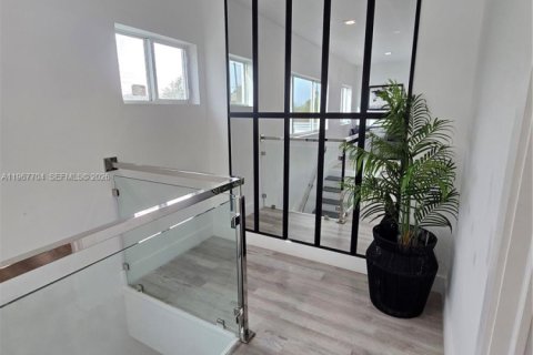 Купить виллу или дом в Майами, Флорида 3 спальни, 193.98м2, № 2032519 - фото 12