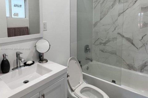 Casa en venta en Miami, Florida, 3 dormitorios, 193.98 m2 № 2032519 - foto 7