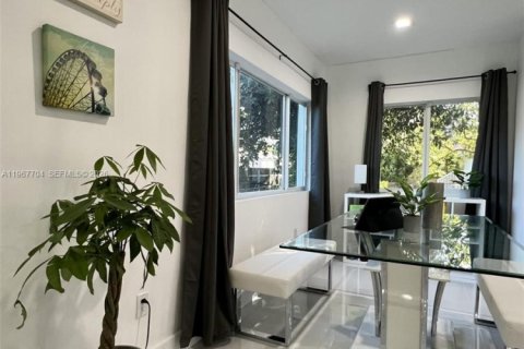 Casa en venta en Miami, Florida, 3 dormitorios, 193.98 m2 № 2032519 - foto 6