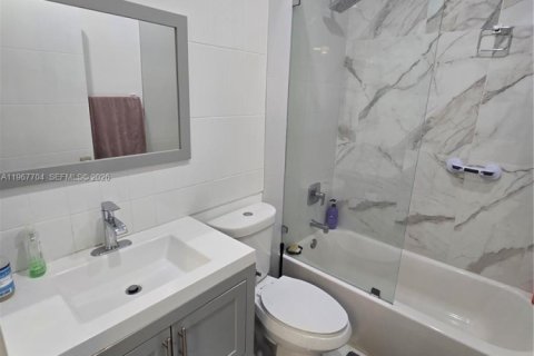 Купить виллу или дом в Майами, Флорида 3 спальни, 193.98м2, № 2032519 - фото 10