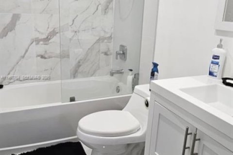 Casa en venta en Miami, Florida, 3 dormitorios, 193.98 m2 № 2032519 - foto 8