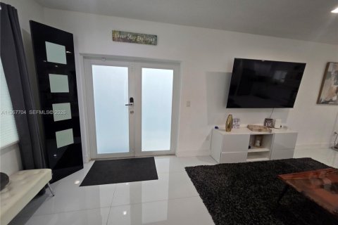 Купить виллу или дом в Майами, Флорида 3 спальни, 193.98м2, № 2032519 - фото 16