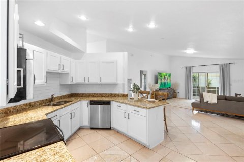 Casa en venta en Kissimmee, Florida, 3 dormitorios, 163.32 m2 № 1908897 - foto 5