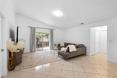 Casa en venta en Kissimmee, Florida, 3 dormitorios, 163.32 m2 № 1908897 - foto 3