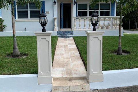 House in West Palm Beach, Florida 3 bedrooms, 132.48 sq.m. № 2172333