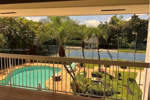 Снять в аренду виллу или дом в Майами, Флорида 6 спален, 486.53м2, № 2051404 - фото 2