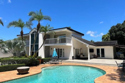 Дом в Майами, Флорида 6 спален, 486.53м2 № 2051404
