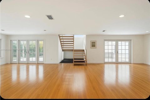 Снять в аренду виллу или дом в Майами, Флорида 6 спален, 486.53м2, № 2051404 - фото 5