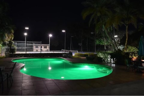 Снять в аренду виллу или дом в Майами, Флорида 6 спален, 486.53м2, № 2051404 - фото 8