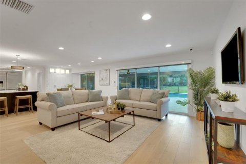 House in Lake Mary, Florida 4 bedrooms, 225.2 sq.m. № 1919911 - photo 7