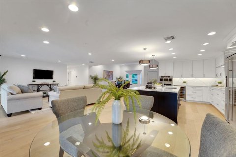 House in Lake Mary, Florida 4 bedrooms, 225.2 sq.m. № 1919911 - photo 13