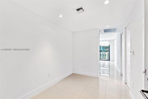 Condominio en venta en Miami, Florida, 1 dormitorio, 60.29 m2 № 2188300 - foto 9