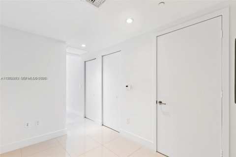 Condominio en venta en Miami, Florida, 1 dormitorio, 60.29 m2 № 2188300 - foto 5