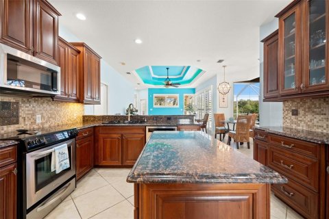 House in Bradenton, Florida 4 bedrooms, 218.41 sq.m. № 2144263 - photo 11