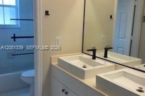 Villa ou maison à louer à Miramar, Floride: 6 chambres № 2171670 - photo 27