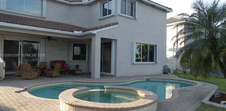 Villa ou maison à Miramar, Floride 6 chambres № 2171670