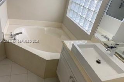 Villa ou maison à louer à Miramar, Floride: 6 chambres № 2171670 - photo 16
