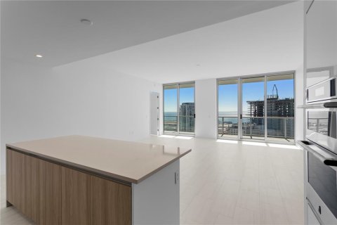 Condominio en venta en Saint Petersburg, Florida, 3 dormitorios, 180.97 m2 № 2231574 - foto 10