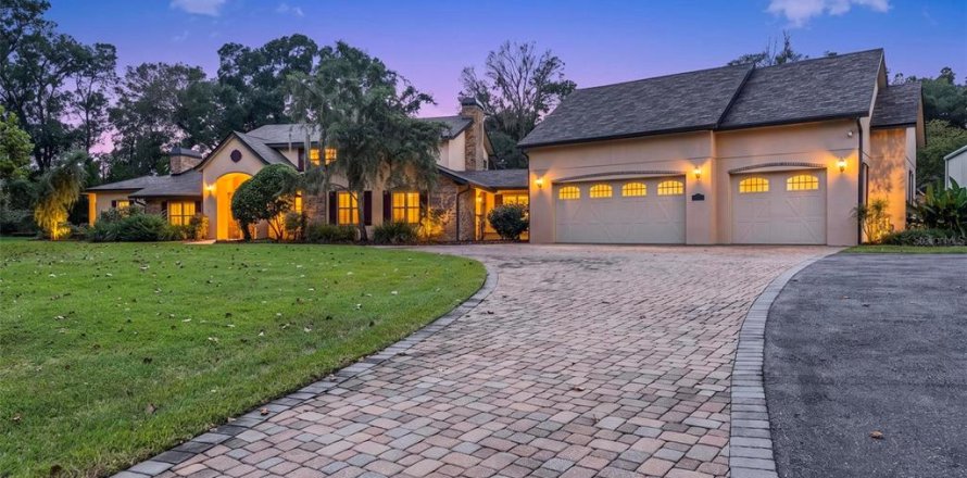 House in DeLand, Florida 4 bedrooms, 478.45 sq.m. № 2408627