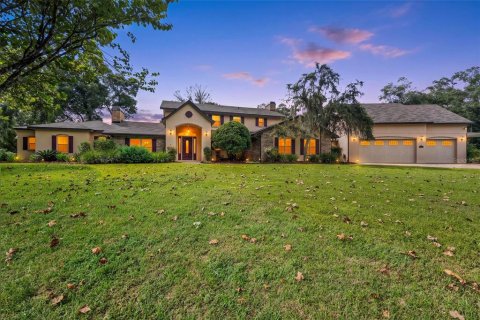 House in DeLand, Florida 4 bedrooms, 478.45 sq.m. № 2408627 - photo 2