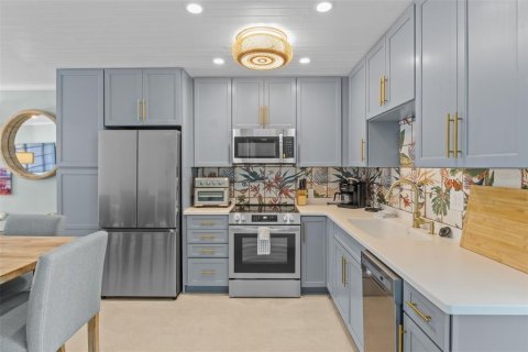 Townhouse in Holmes Beach, Florida 2 bedrooms, 90.86 sq.m. № 2204989 - photo 2
