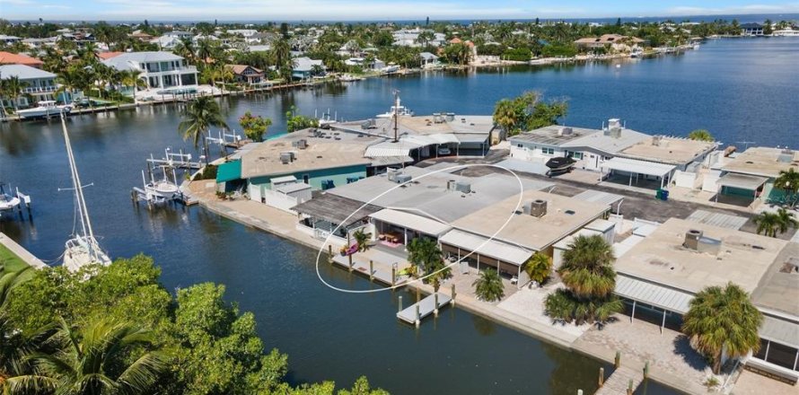 Townhouse in Holmes Beach, Florida 2 bedrooms, 90.86 sq.m. № 2204989