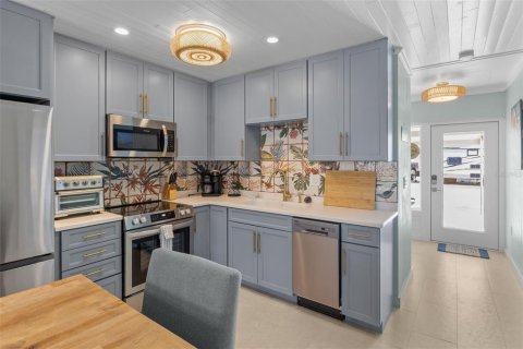 Townhouse in Holmes Beach, Florida 2 bedrooms, 90.86 sq.m. № 2204989 - photo 7