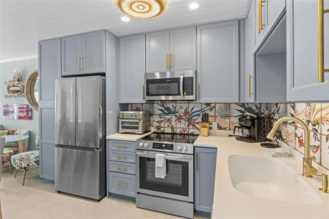 Townhouse in Holmes Beach, Florida 2 bedrooms, 90.86 sq.m. № 2204989 - photo 6