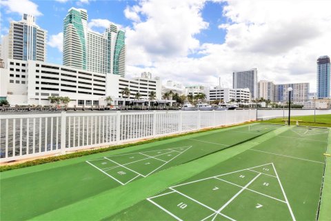 Condo in Hallandale Beach, Florida, 2 bedrooms  № 2065011 - photo 16