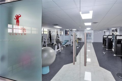 Condo in Hallandale Beach, Florida, 2 bedrooms  № 2065011 - photo 11