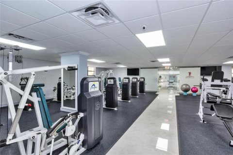 Condo in Hallandale Beach, Florida, 2 bedrooms  № 2065011 - photo 12