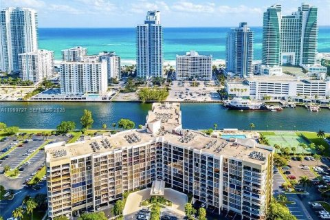 Condo in Hallandale Beach, Florida, 2 bedrooms  № 2065011