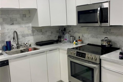 Condo in Hallandale Beach, Florida, 2 bedrooms  № 2065011 - photo 6