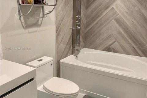 Condo in Hallandale Beach, Florida, 2 bedrooms  № 2065011 - photo 7