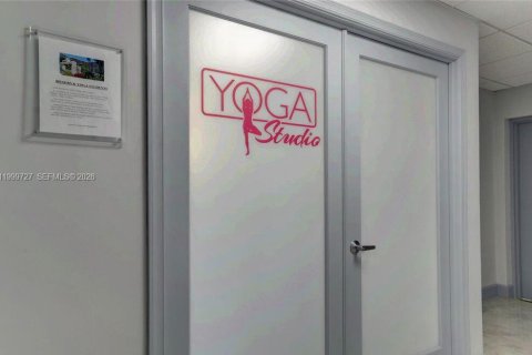 Condo in Hallandale Beach, Florida, 2 bedrooms  № 2065011 - photo 13