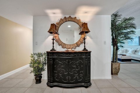Condo in Pompano Beach, Florida, 2 bedrooms № 2430279 - photo 5