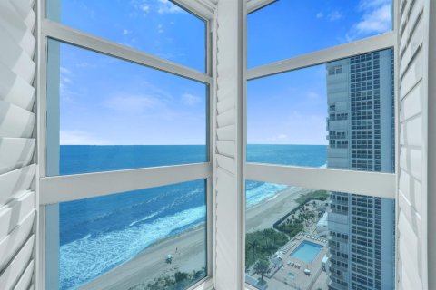 Condo in Pompano Beach, Florida, 2 bedrooms № 2430279 - photo 22