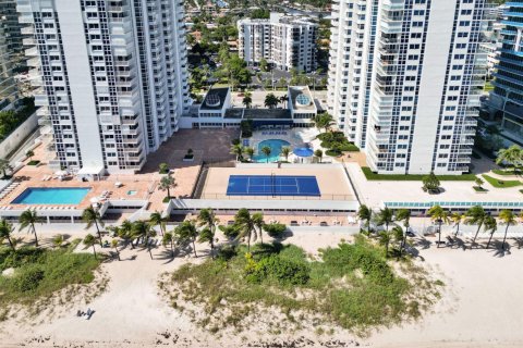 Condo in Pompano Beach, Florida, 2 bedrooms № 2430279 - photo 3
