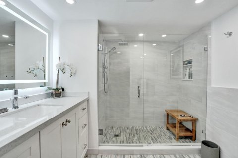Condo in Pompano Beach, Florida, 2 bedrooms № 2430279 - photo 19