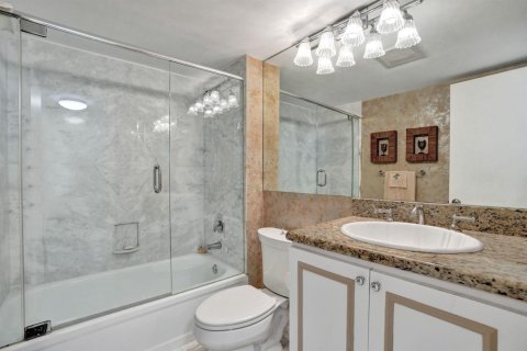 Condo in Pompano Beach, Florida, 2 bedrooms № 2430279 - photo 29