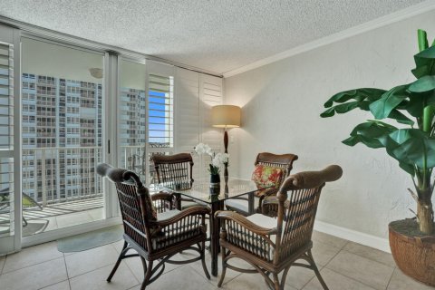 Condo in Pompano Beach, Florida, 2 bedrooms № 2430279 - photo 9