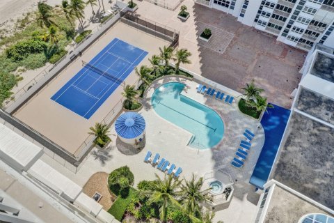 Condo in Pompano Beach, Florida, 2 bedrooms № 2430279 - photo 4