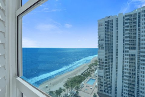 Condo in Pompano Beach, Florida, 2 bedrooms № 2430279 - photo 23