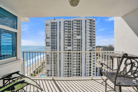 Condo in Pompano Beach, Florida, 2 bedrooms № 2430279 - photo 30
