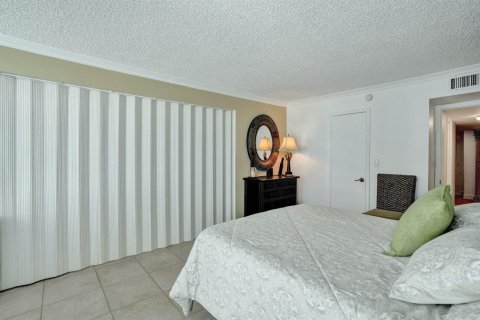 Condo in Pompano Beach, Florida, 2 bedrooms № 2430279 - photo 27