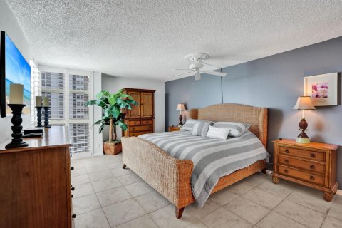 Condo in Pompano Beach, Florida, 2 bedrooms № 2430279 - photo 15
