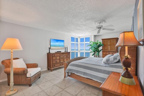 Condo in Pompano Beach, Florida, 2 bedrooms № 2430279 - photo 18