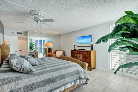 Condo in Pompano Beach, Florida, 2 bedrooms № 2430279 - photo 17