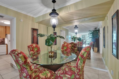 Condo in Pompano Beach, Florida, 2 bedrooms № 2430279 - photo 8