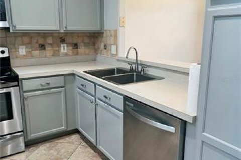 House in Orlando, Florida 3 bedrooms, 153.94 sq.m. № 2379658 - photo 4